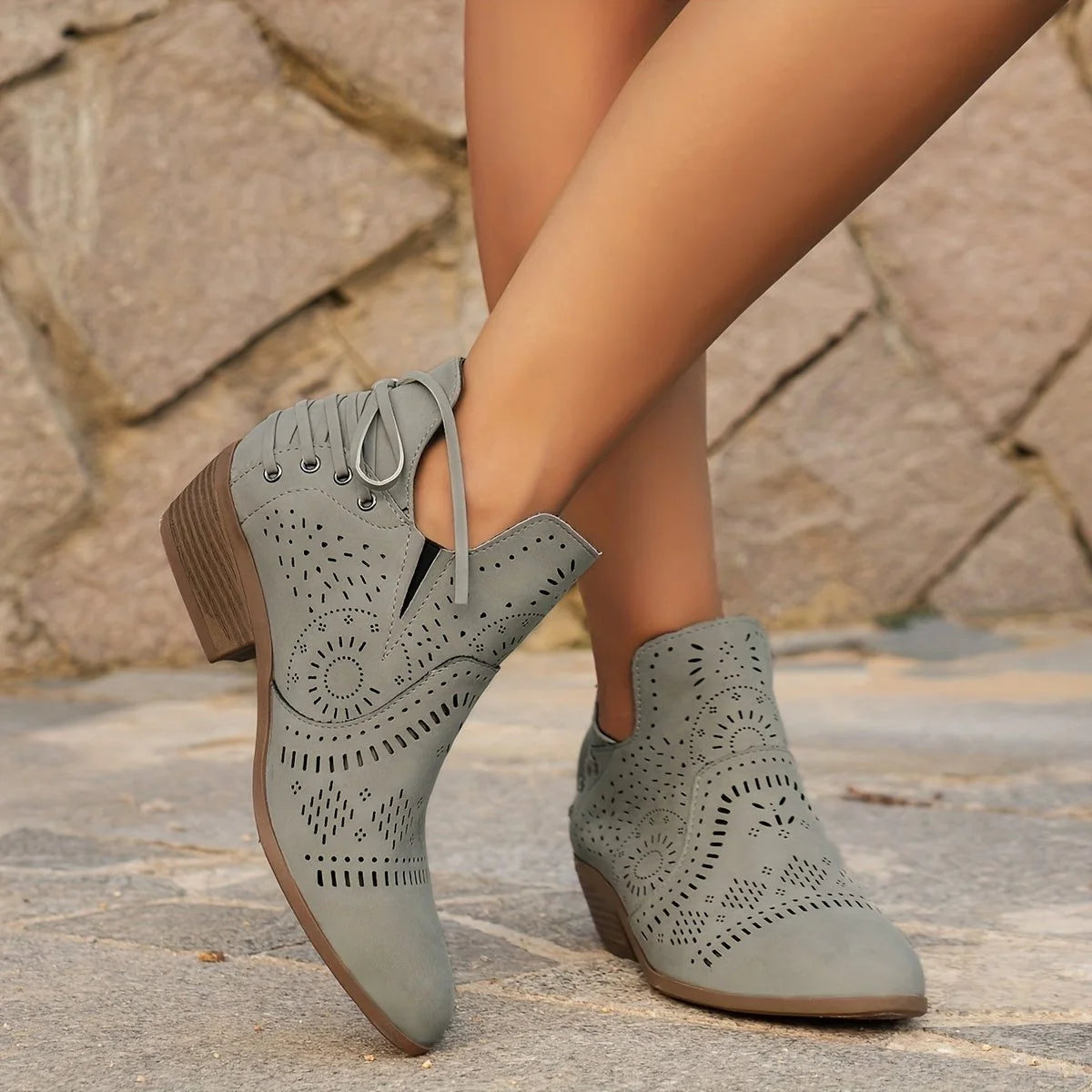 Desdemona | Women's Cut-Out Block Heel Ankle Boots