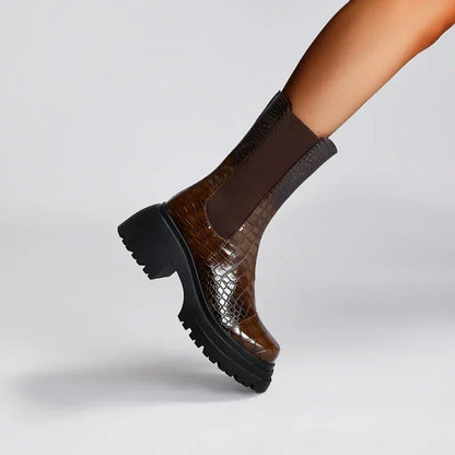 Ivy | Women's Pull-On Lug Sole Chelsea Boots