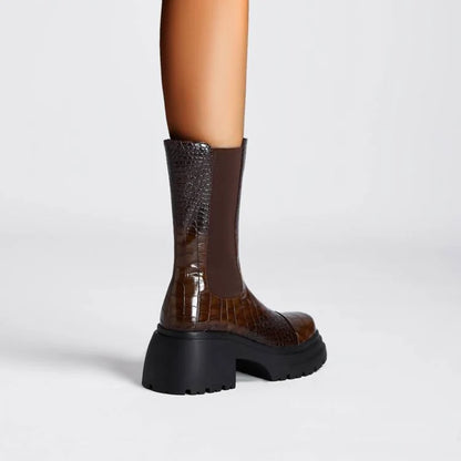 Ivy | Women's Pull-On Lug Sole Chelsea Boots